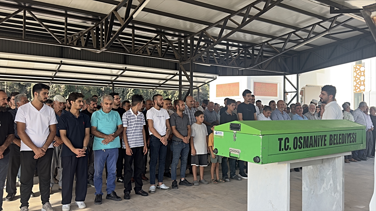 Hatay'da eşi tarafından öldürülen Emine Çil'in cenazesi Osmaniye'de defnedildi
