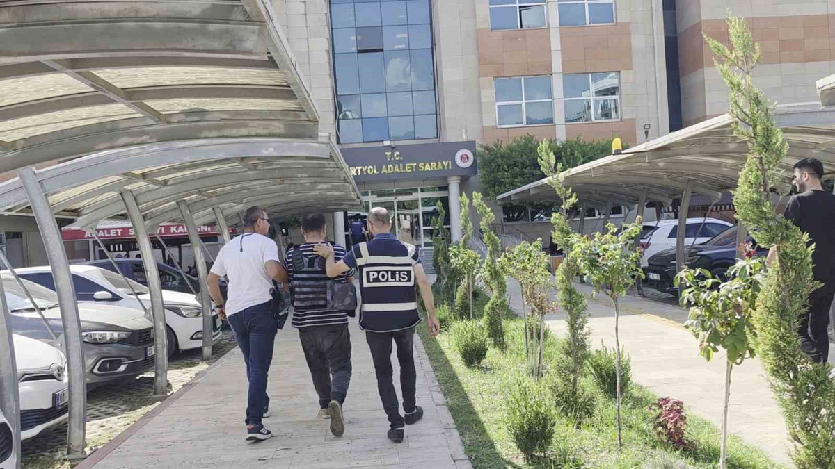 Hatay Payas'ta eşini tüfekle öldüren şahıs adliyeye çelik yelekle götürüldü