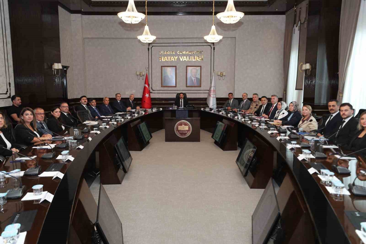 Hatay Valisi Masatlı üniversiteler için güvenlik ve barınma toplantısı yaptı