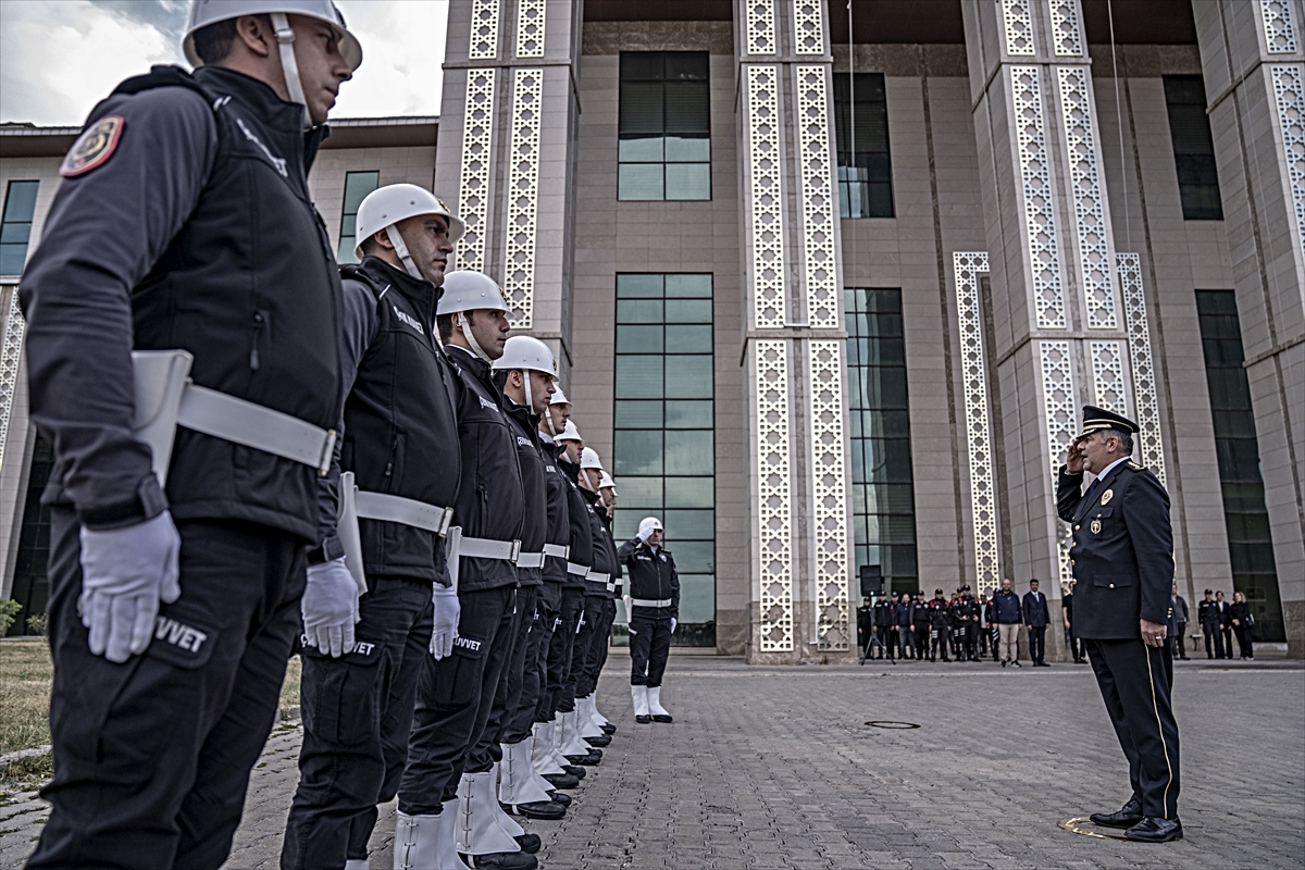 İl Emniyet Müdürü Onur Karaburun, yeni görevine Erzurum'da törenle uğurlandı