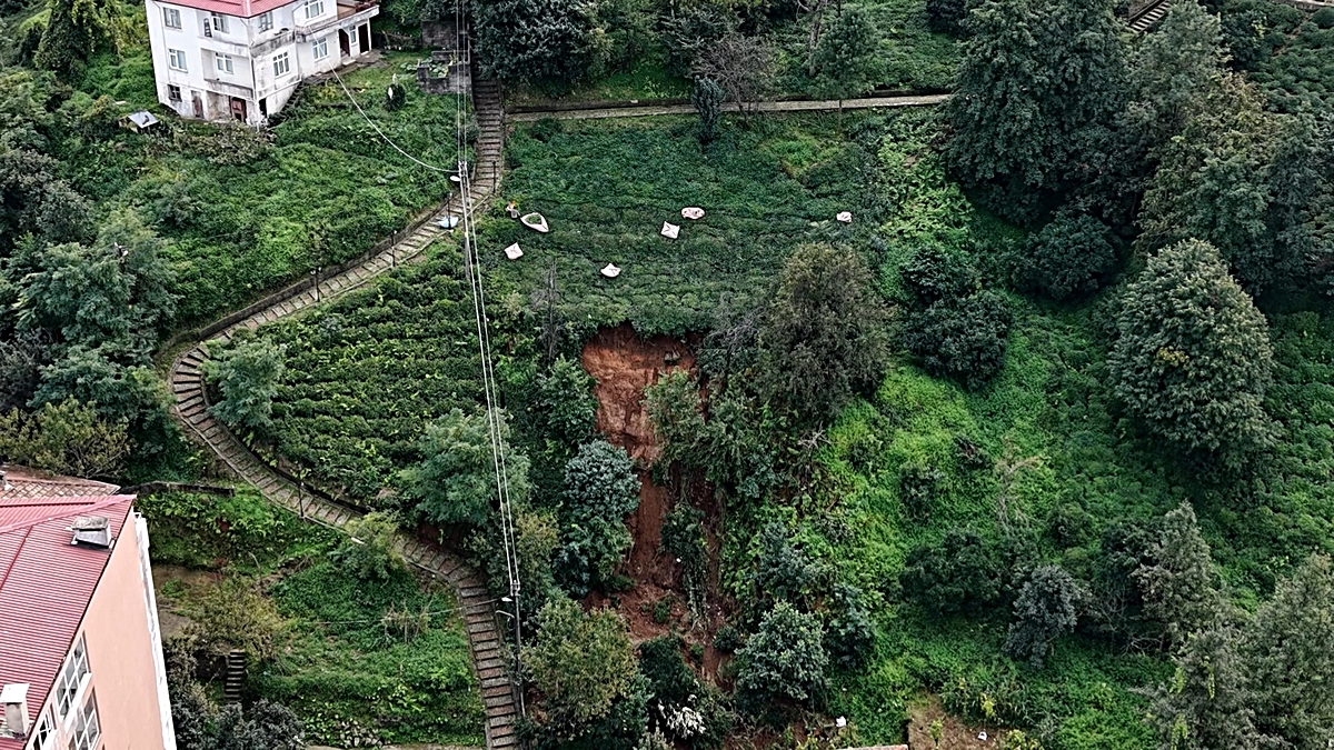 Rize İyidere'de selin bilançosu çıkmaya başladı! 12 araç ve 21 iş yeri hasar gördü