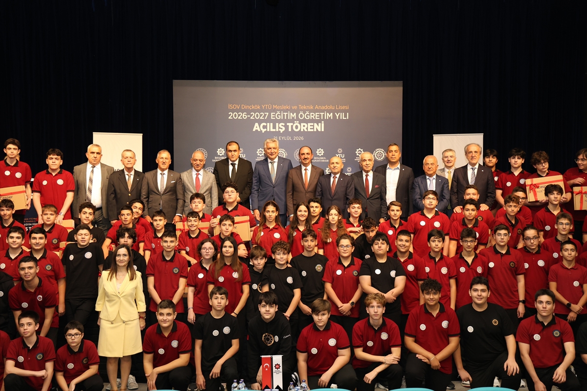 İSOV Dinçkök YTÜ MTAL'in 2026-2027 dönemi açılışında 33 öğrenciye bilgisayar verildi