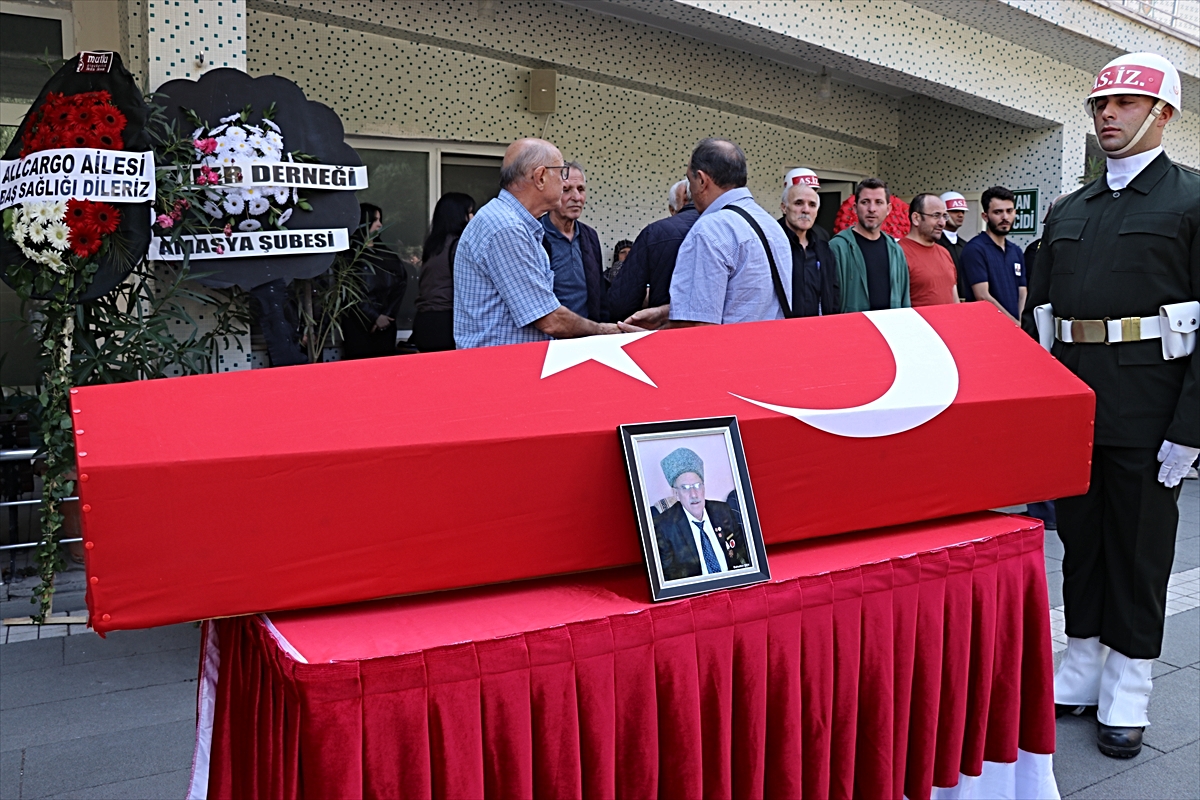 Kalp krizi sonucu ölen Kıbrıs gazisi Bahattin Şen Amasya'da askeri törenle defnedildi