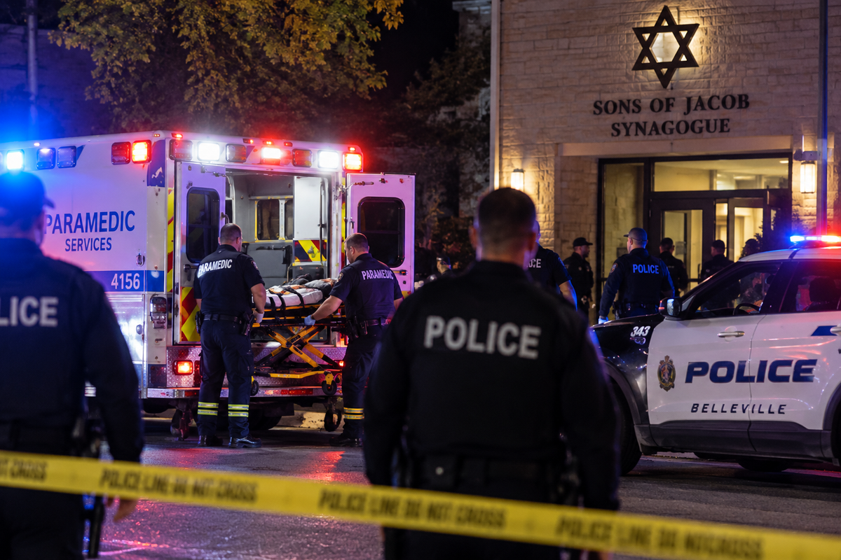 Kanada’da Yom Kippur’da sinagog önünde silahlı saldırıda polis ve bir kişi yaralandı