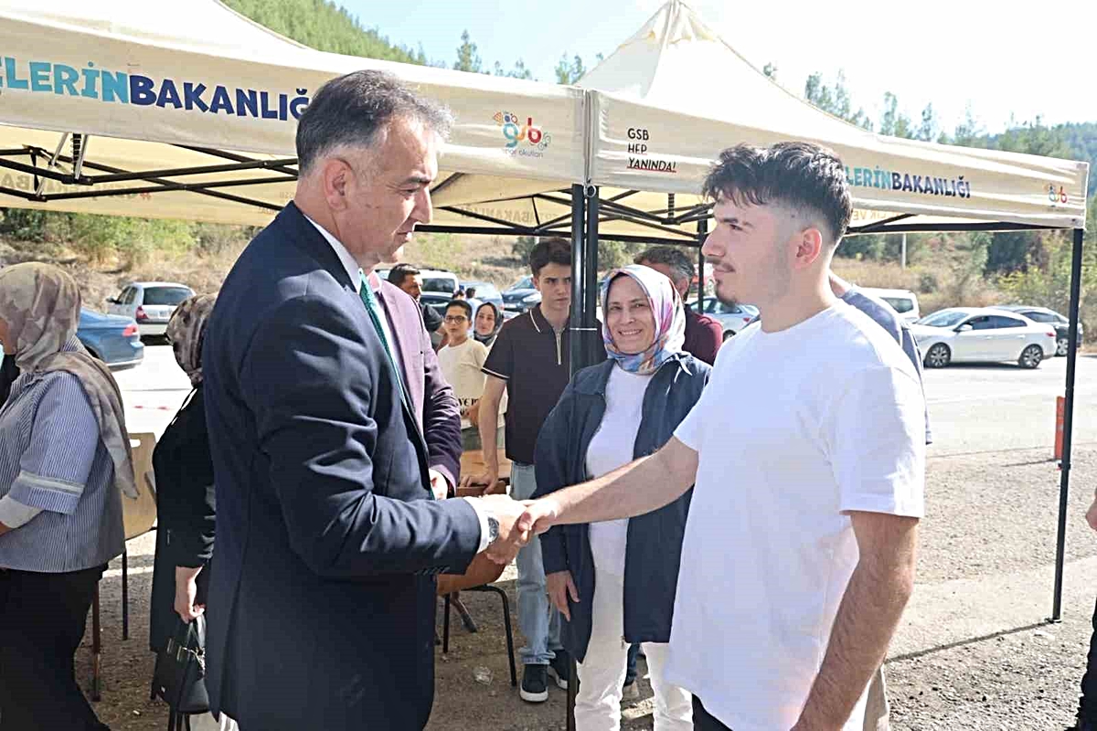 Karabük Valisi Çağatay yurt kayıtlarını inceledi, tüm başvuranlar yerleşti