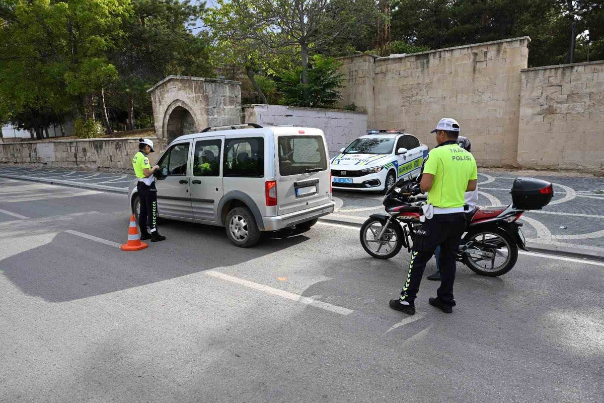 Karaman'da bir haftalık denetimlerde 12 şüpheli yakalandı, 11'i cezaevine gönderildi