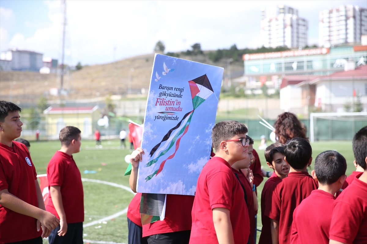 Kastamonu'da ilkokul öğrencileri, Gazzeli çocuklar için uçurtma uçurdu