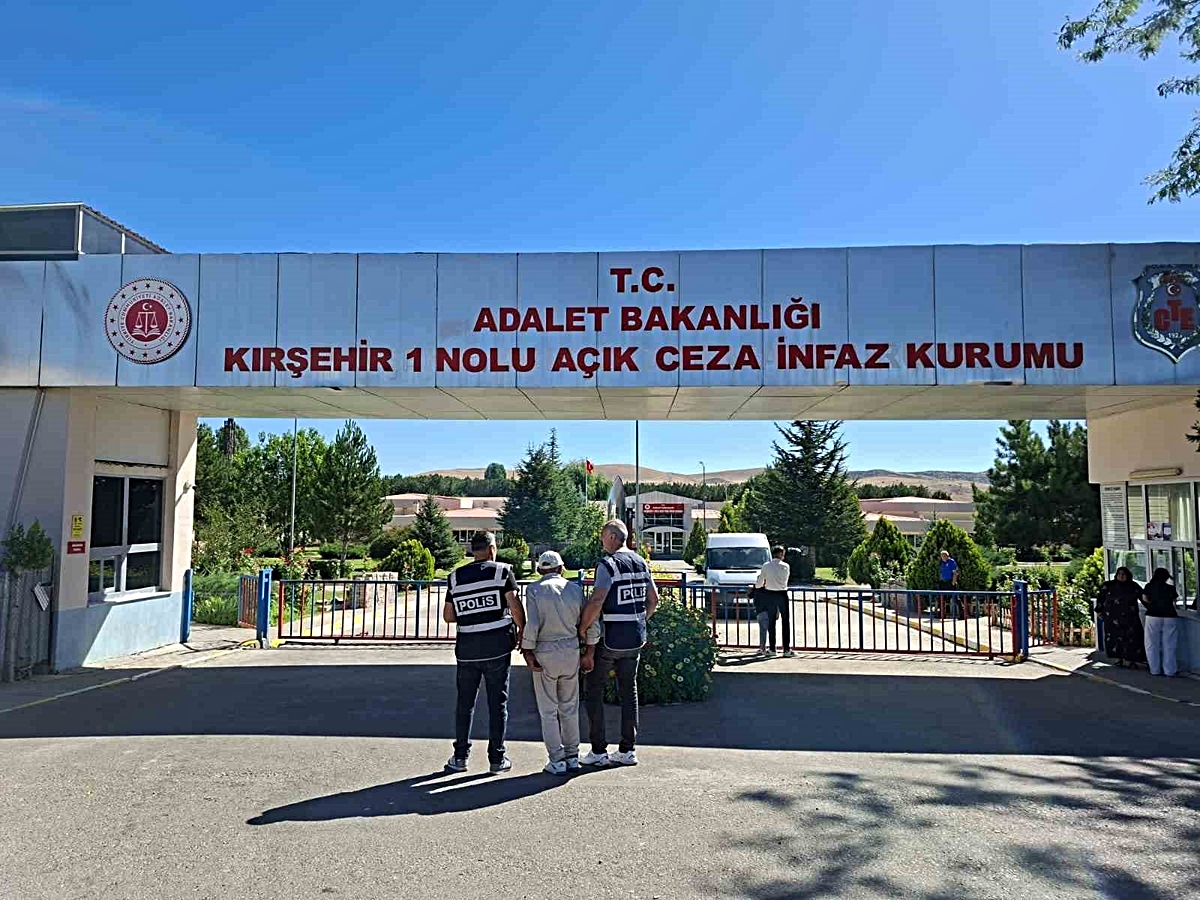 Kırşehir'de 28 yıl 1 ay 14 gün hapis cezası bulunan şahıs polis tarafından yakalandı