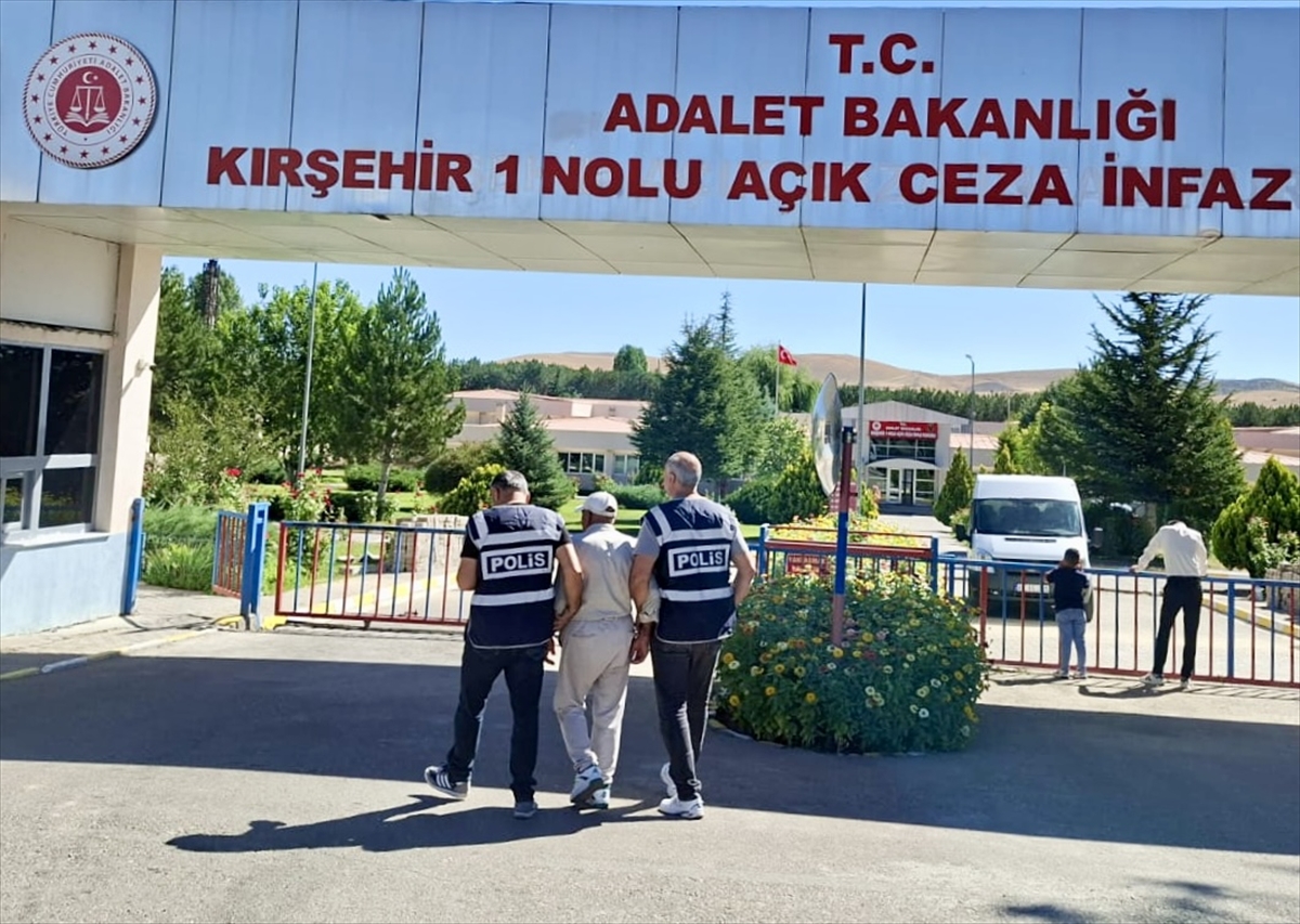 Kırşehir'de firari hükümlü, 26 yıl 24 ay hapis cezasıyla saklandığı yerde yakalandı
