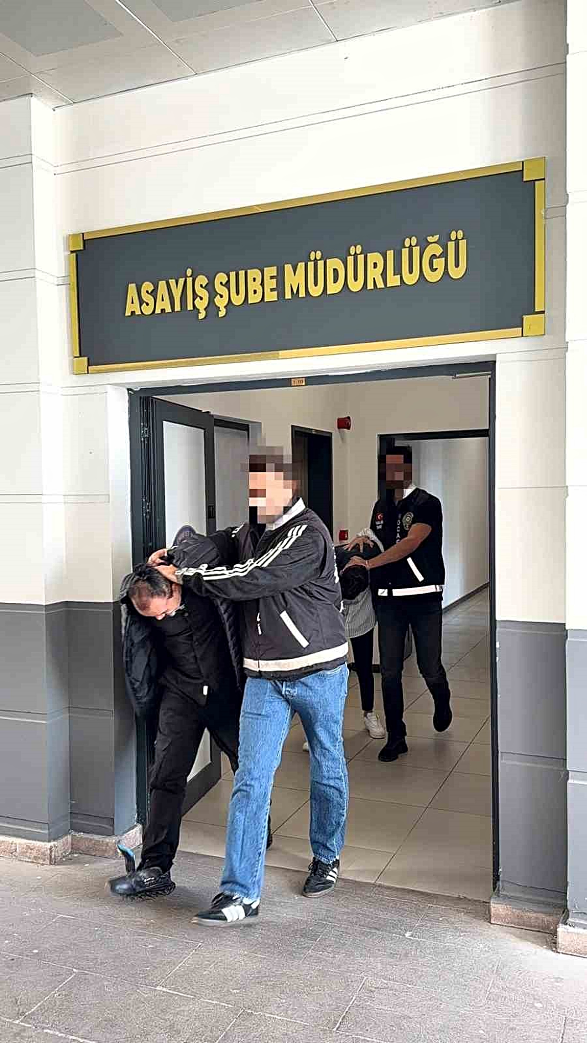 Kocaeli'de iş görüşmesi bahanesiyle 3 kişiyi dolandıran 2 şüpheli tutuklandı