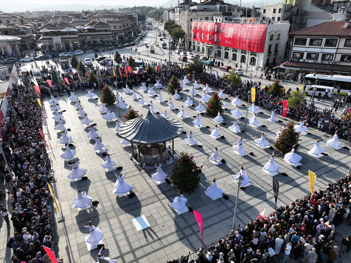 Konya Mistik Müzik Festivali'nin açılışında 99 semazen sema ayini icra etti
