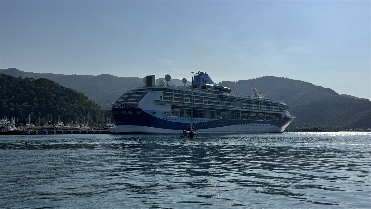 Malta bayraklı Marella Discovery, Muğla’nın Marmaris’ine 1765 turist getirdi