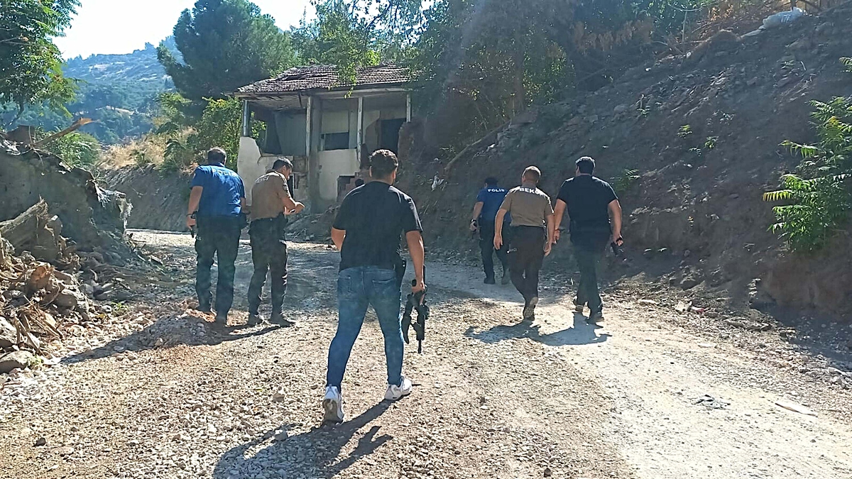 Manisa'da 2 silahlı şüpheliden biri yakalandı, diğeri Spil Dağı'nda dronla aranıyor