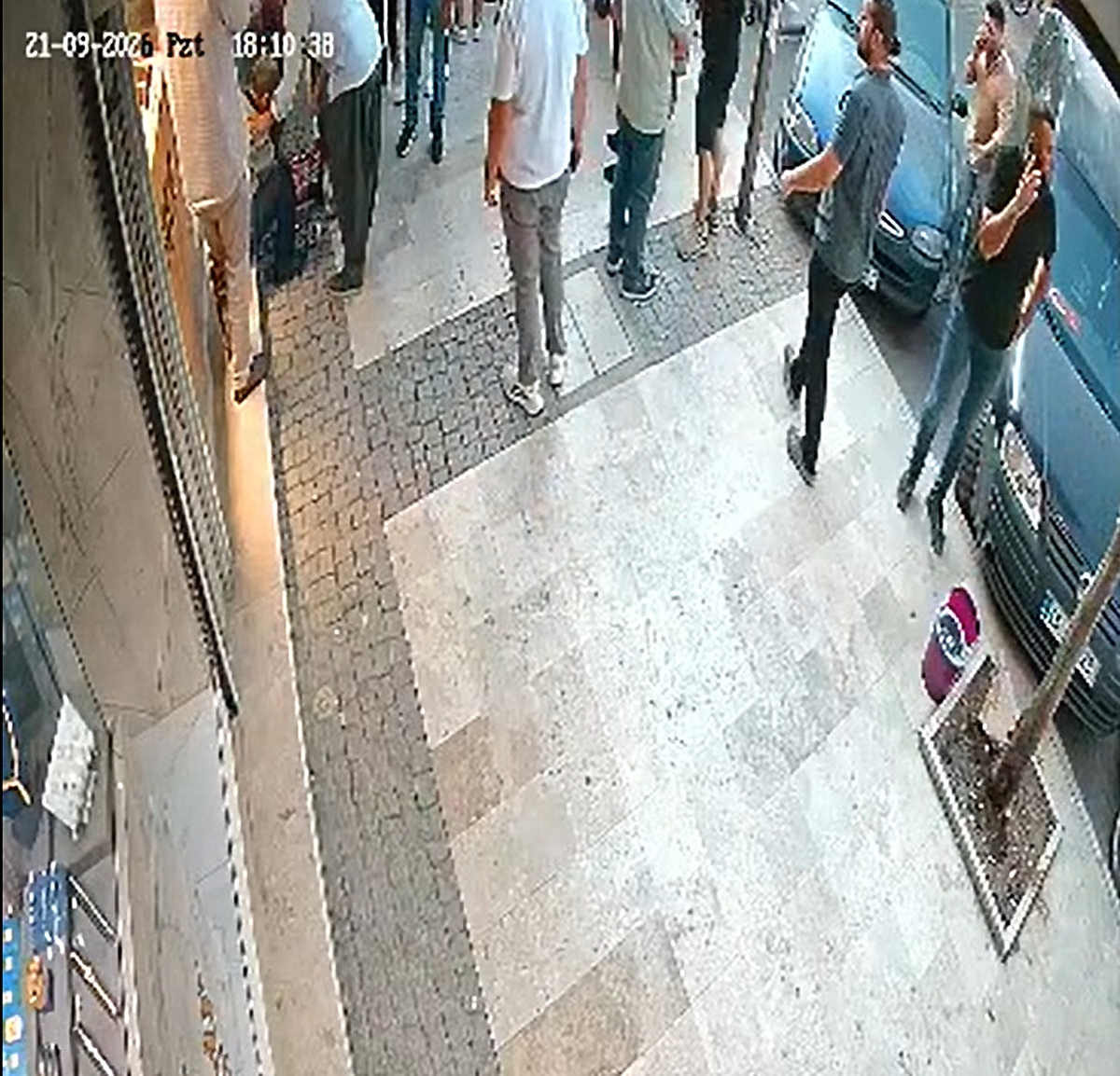 Manisa Salihli’de kuyumcu soygununda şüpheliyi esnaf yakaladı, 2 kişi yaralandı