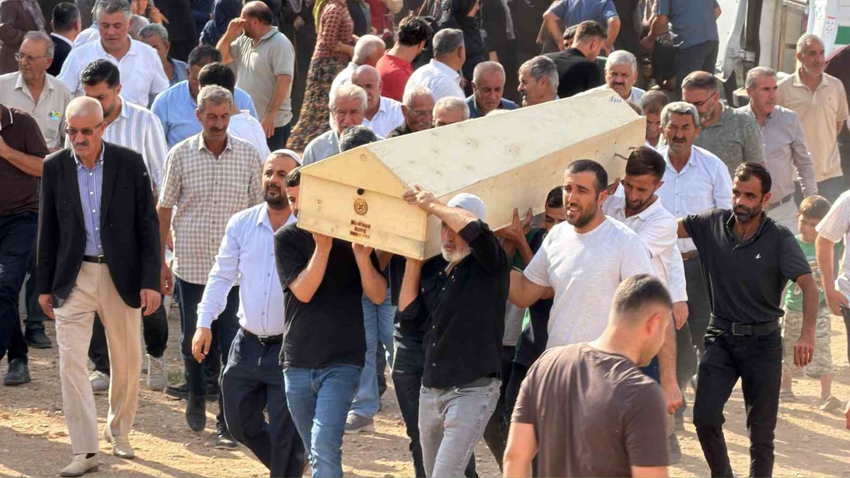 Mardin Derik'te tarlada ölü bulunan 13 yaşındaki çocuk toprağa verildi