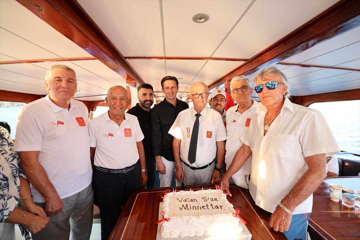 Marmaris'te gaziler ve aileleri mehtap turunda buluştu