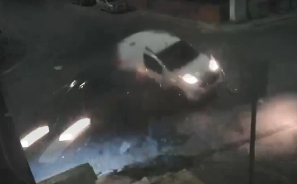 Mersin Tarsus'ta otomobil ile hafif ticari araç çarpıştı, 2 kişi yaralandı