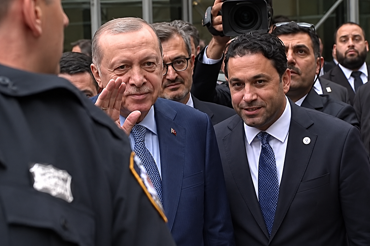 New York’ta Türk şöleni! Cumhurbaşkanı Erdoğan Türkevi’ne geldi, 7’den 70’e vatandaşlar karşıladı