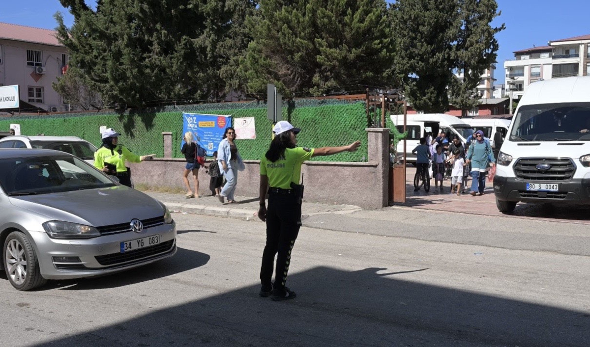 Osmaniye polisi okul güvenliği için dronlu uygulamayı dönem boyunca sürdürecek