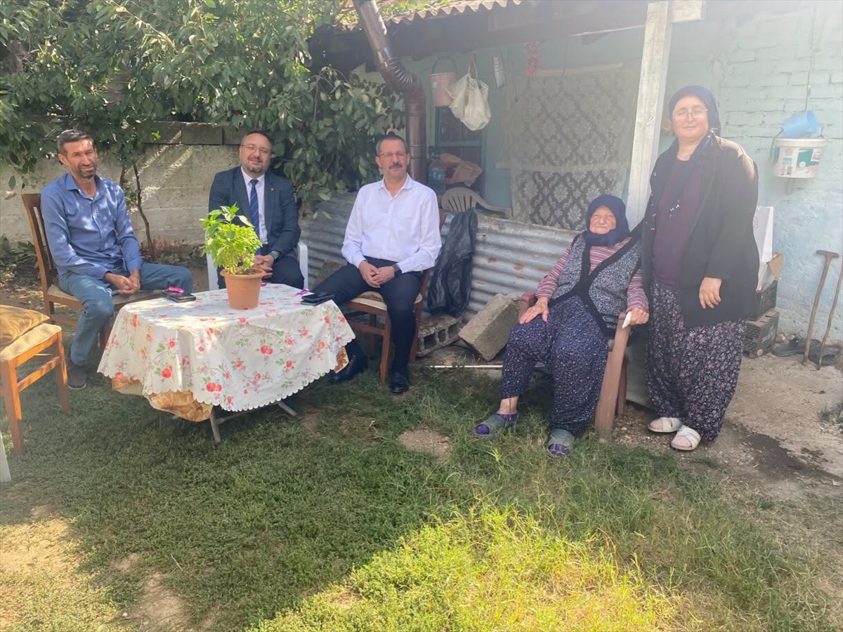 Pınarhisar Kaymakamı Enver Özderin, Tozaklı köyünde yaşlıları evlerinde ziyaret etti