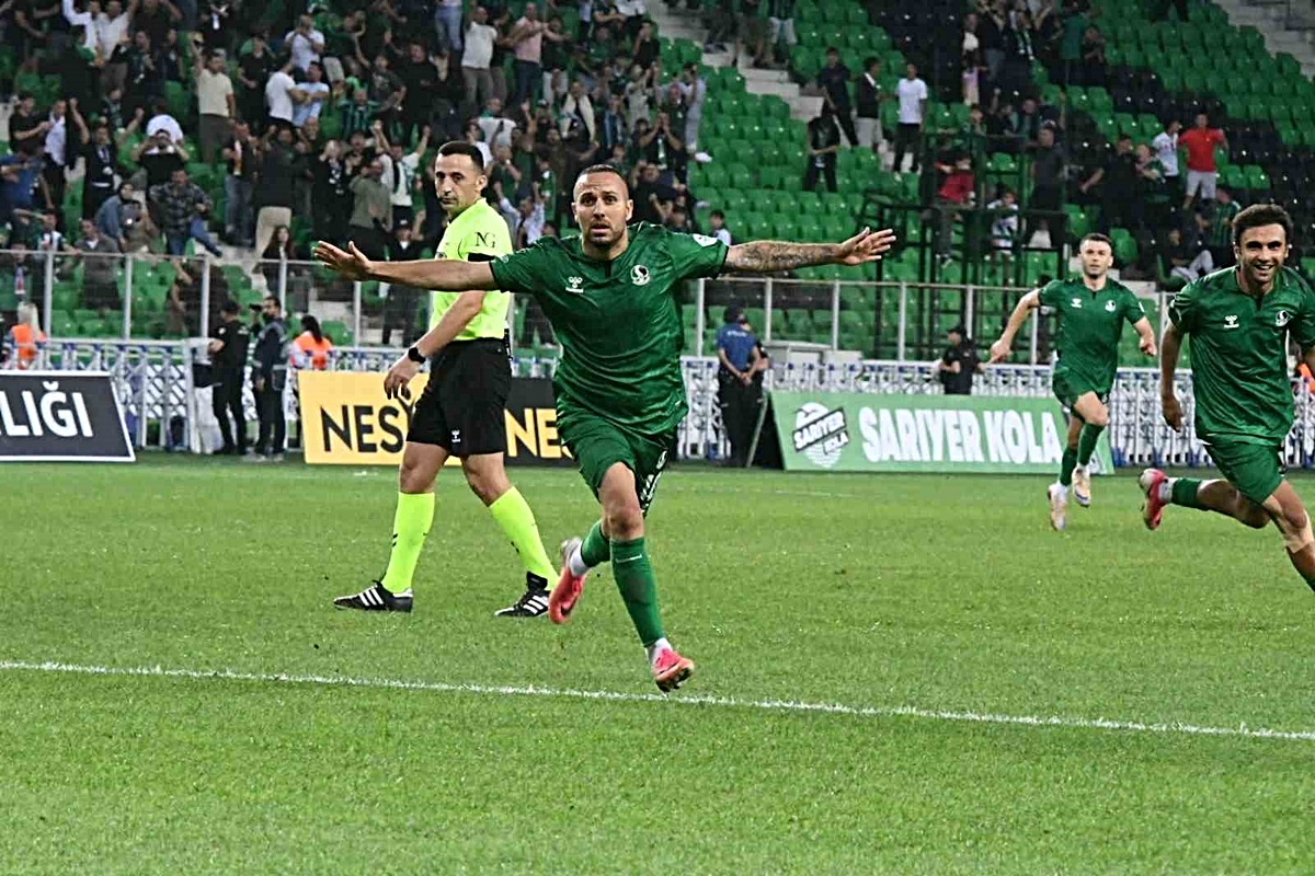 Sakaryaspor 10 sezon sonra ilk 3 maçta 3'te 3 yaparak 9 puanla lider oldu