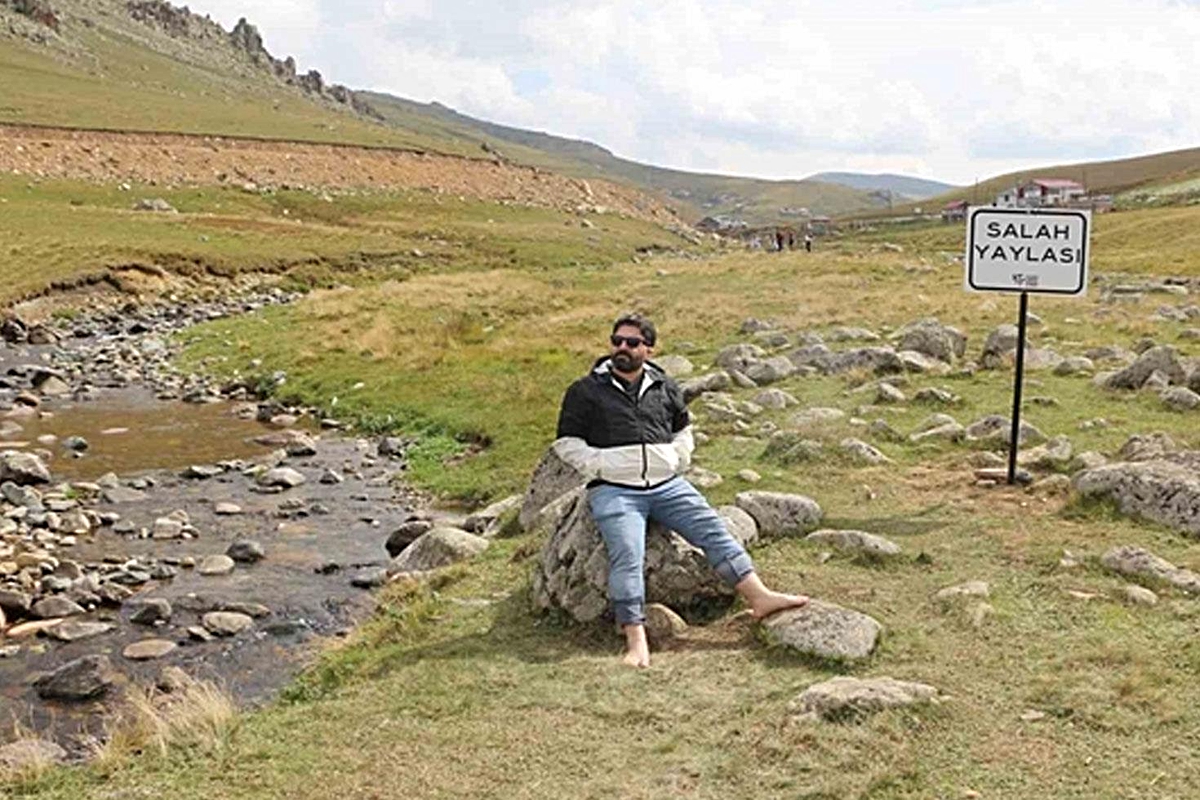 Salah'ın oturduğu taş fotoğraf noktası oldu! Tabela bile astılar