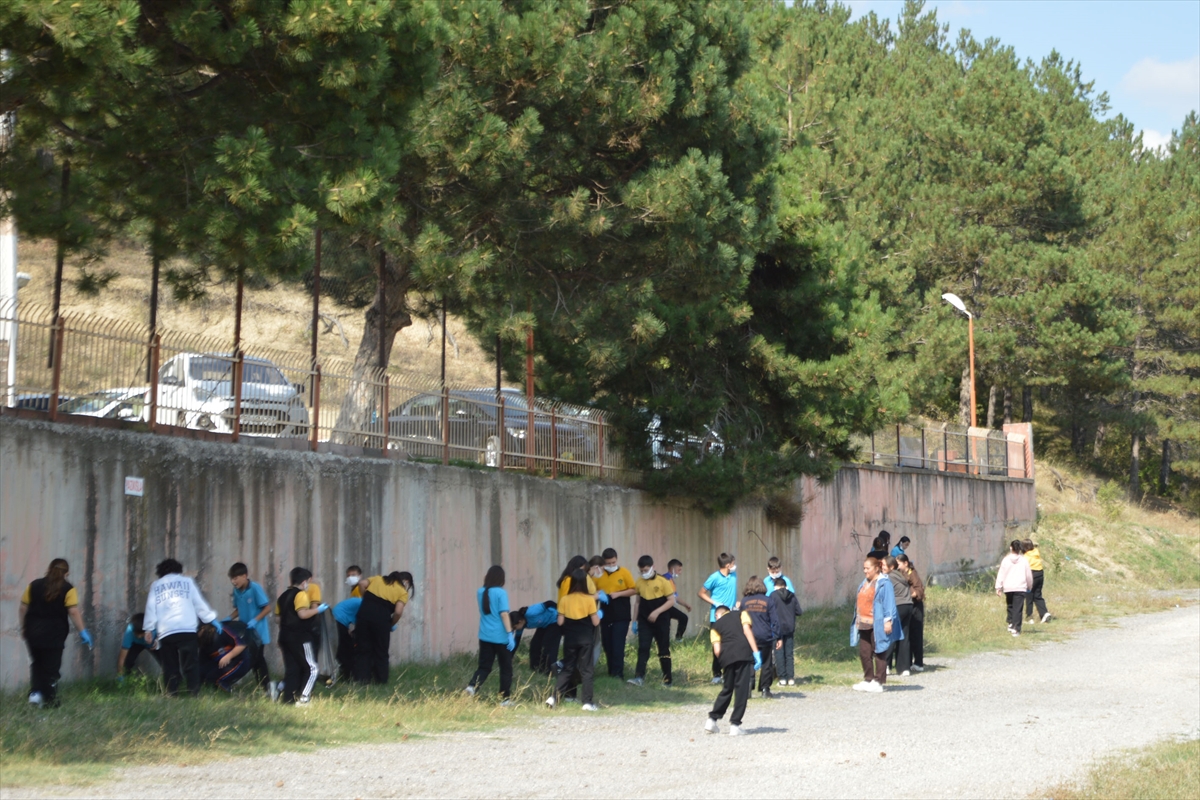 Samsun Havza'da ortaokul öğrencileri Dünya Temizlik Günü'nde çevre temizledi