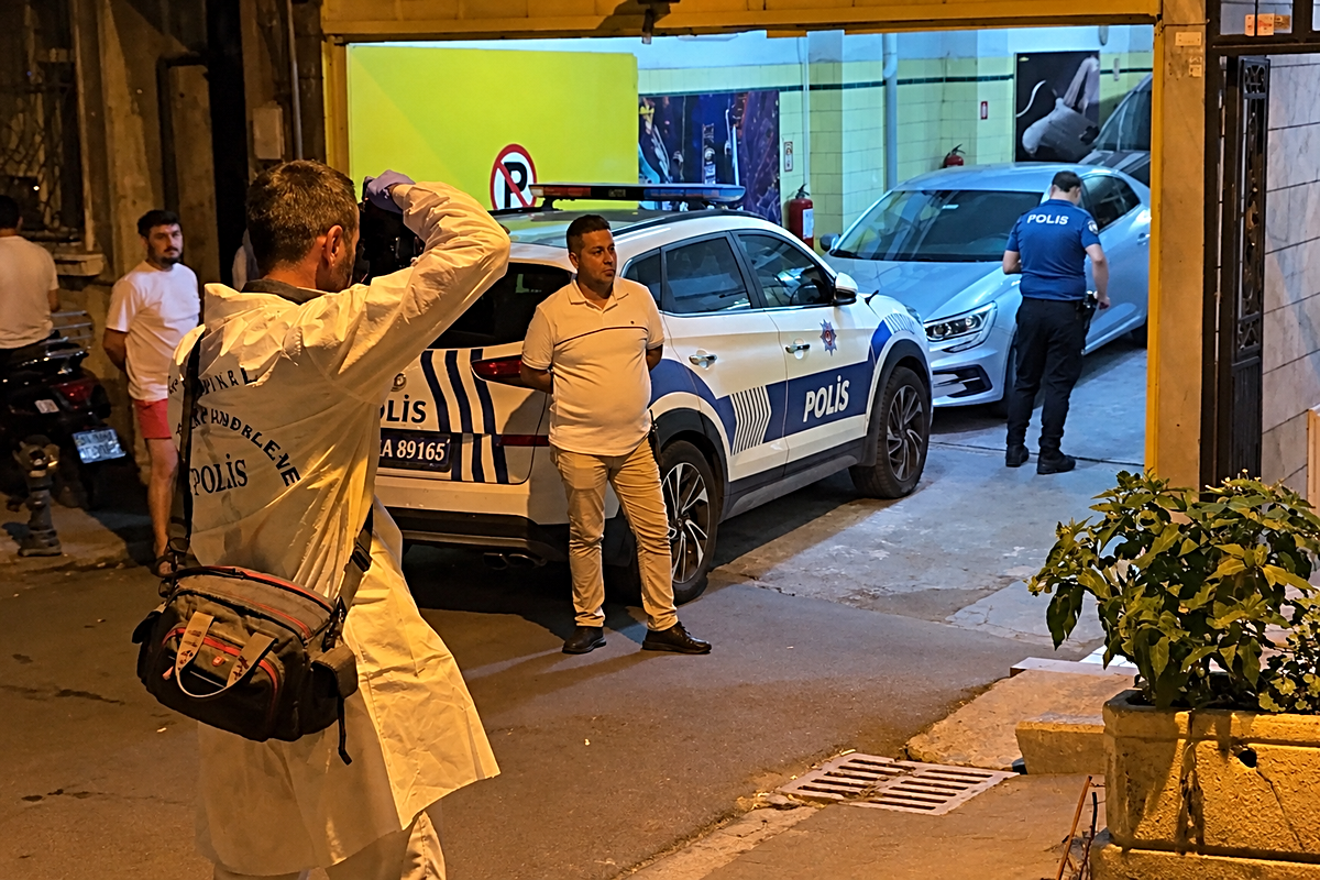 Şişli'de korkunç olay: Silah sesine koştu, oğlunu yaralı buldu