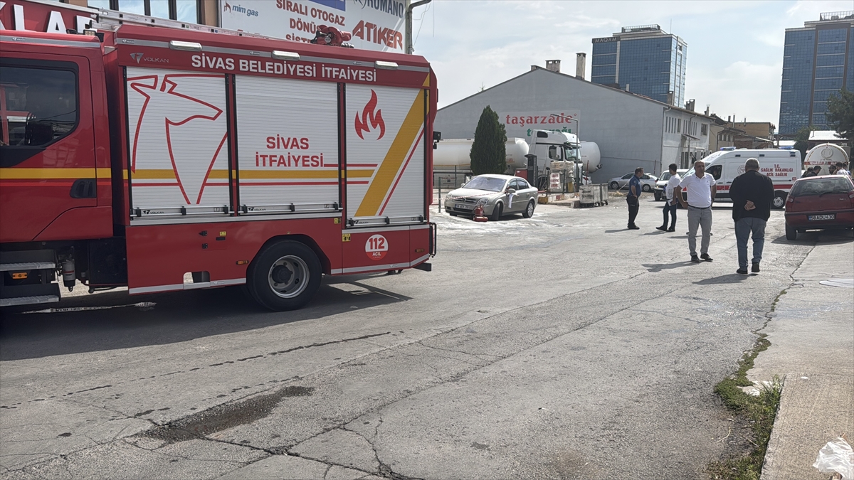 Sivas Gültepe'de LPG dönüşümü yapan iş yerindeki yangında 4 kişi yaralandı