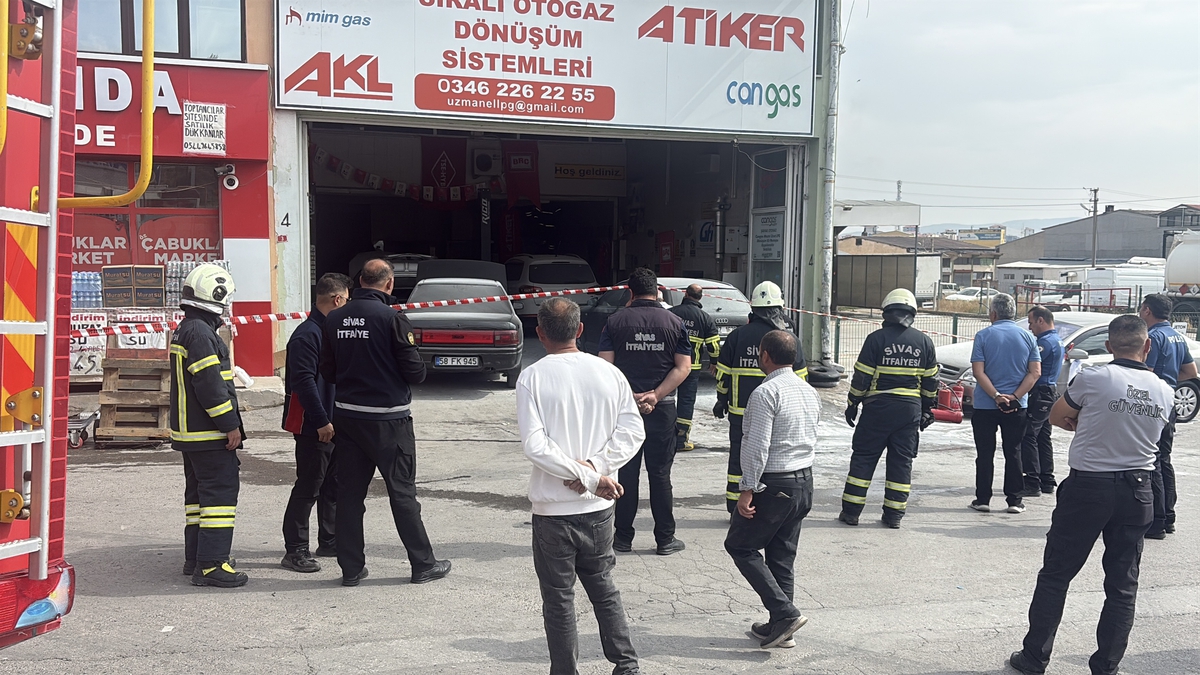 Sivas'ta LPG dönüşüm servisinde tank değişimi sırasında patlama çıktı, 5 kişi yaralandı