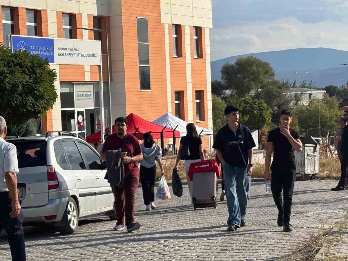 Tavşanlı'da yeni akademik yıl başladı, esnaf öğrencilere 7/24 hizmet verecek