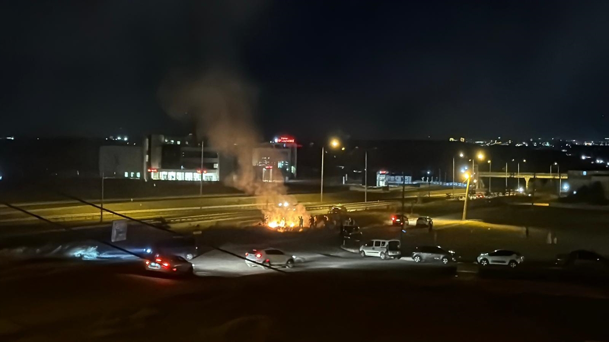 Tekirdağ Ergene'de düğünde atılan havai fişekler otluk alanda yangın çıkardı