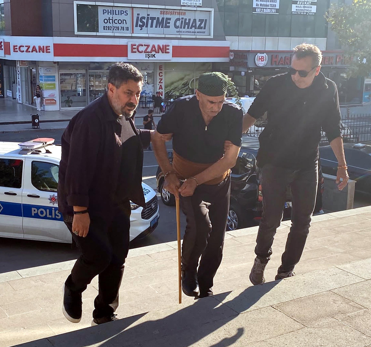 Tekirdağ Kapaklı'da eşini öldürüp sabaha kadar başında bekleyen Ünlü adliyeye sevk edildi