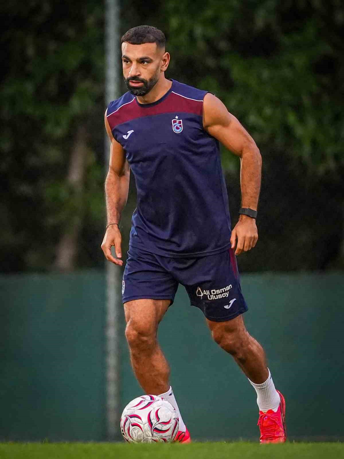 Trabzonsporlu Salah, Galatasaray'a 3 gol atarak gol krallığında zirveye yerleşti
