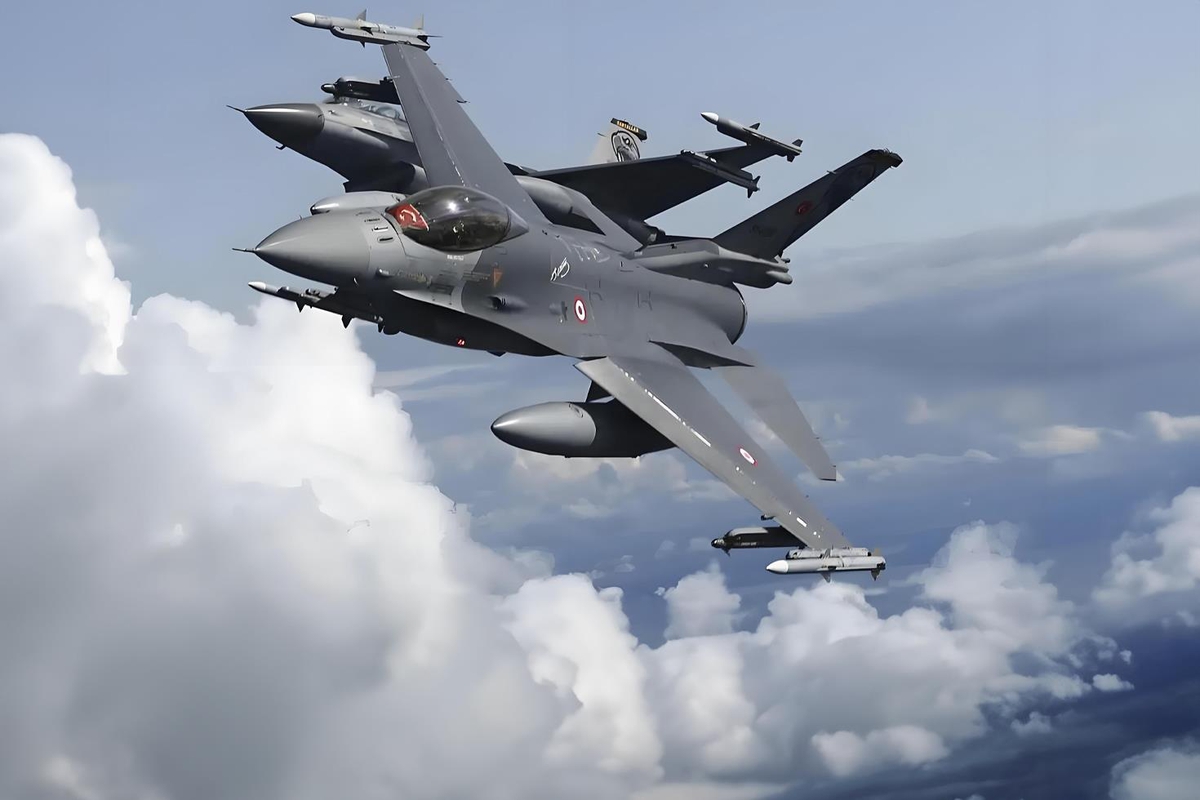 Türkiye'nin Ege'deki yeni taktiği Atina'yı alarma geçirdi! Yunan pilotlara talimat verildi