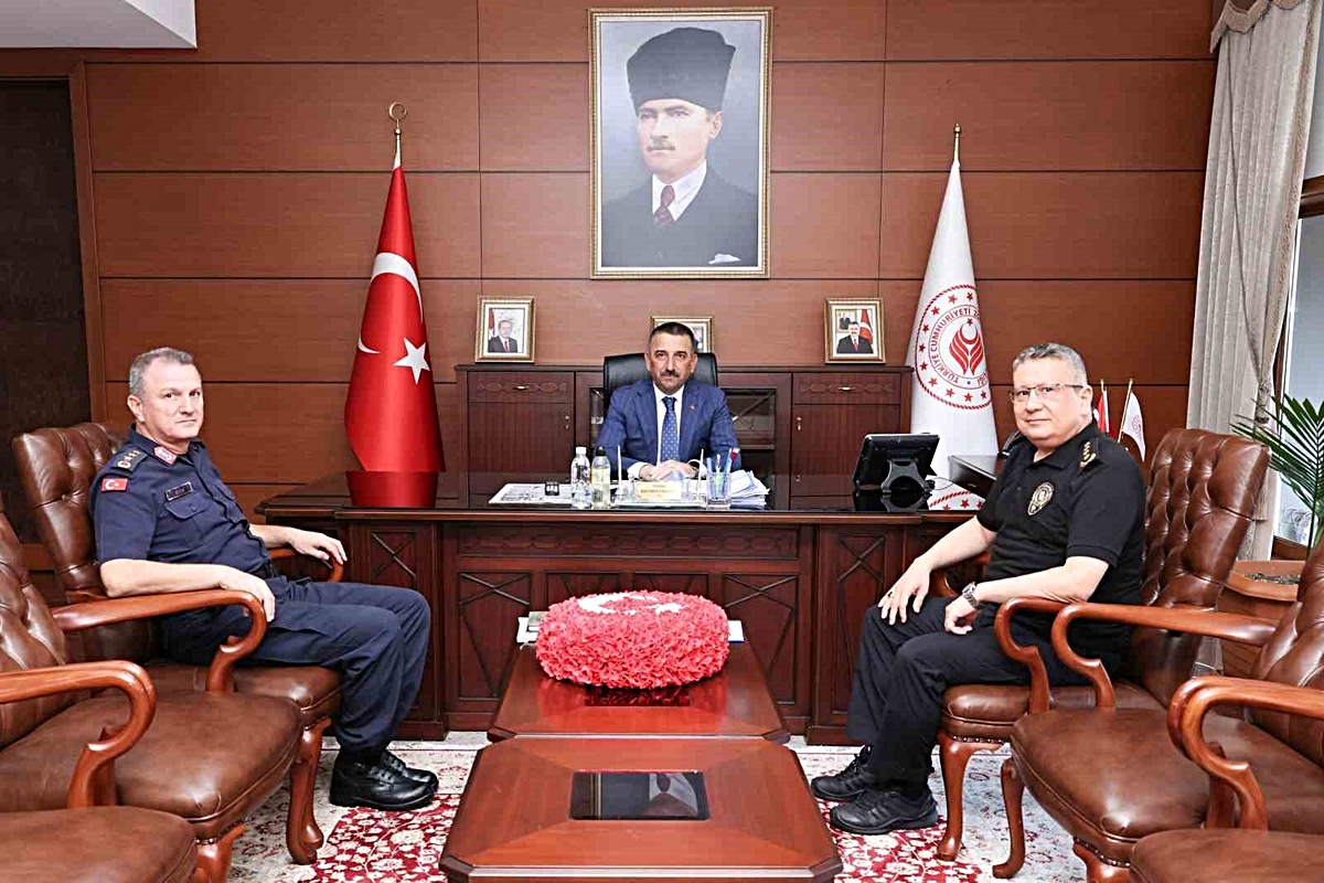 Zonguldak Valisi Hacıbektaşoğlu başkanlığında il geneli asayiş toplantısı yapıldı