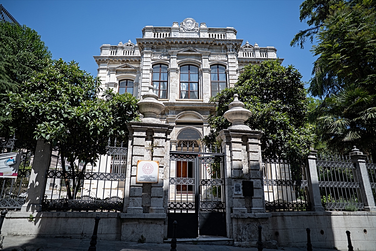 152 yıllık Cağaloğlu Hüsamettin Yivlik Lisesi geleneksel Türk sanatlarını yaşatıyor