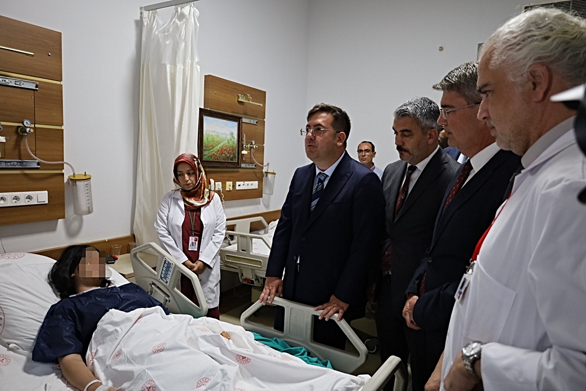 Adalet Bakan Yardımcısı Tuncay, 11 yaralının olduğu Manisa Turgutlu'da inceleme yaptı