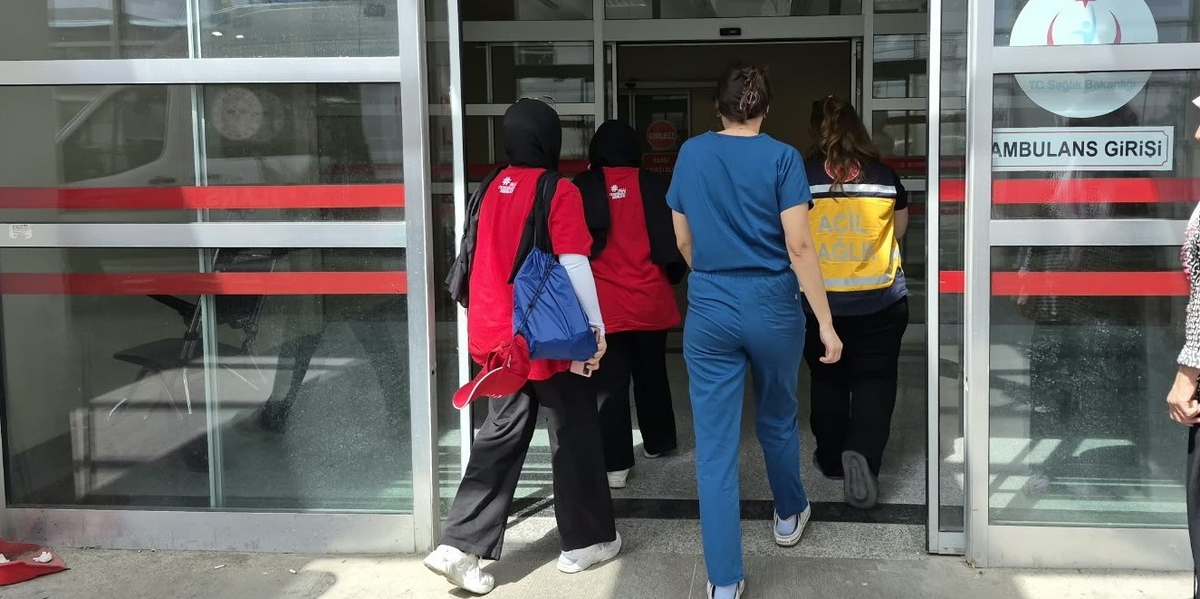 Adıyaman'da yemekten zehirlenme şüphesiyle 4 öğrenci hastaneye kaldırıldı