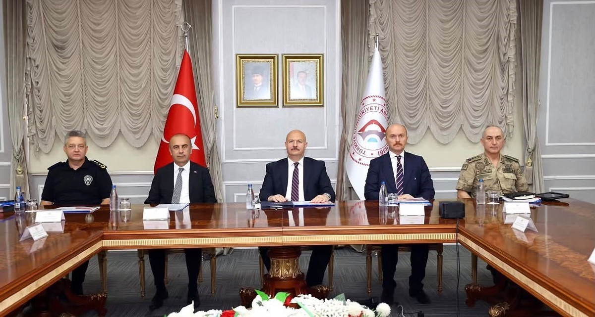 Adıyaman Valisi Abdullah Küçük başkanlığında üniversite güvenliği toplantısı yapıldı