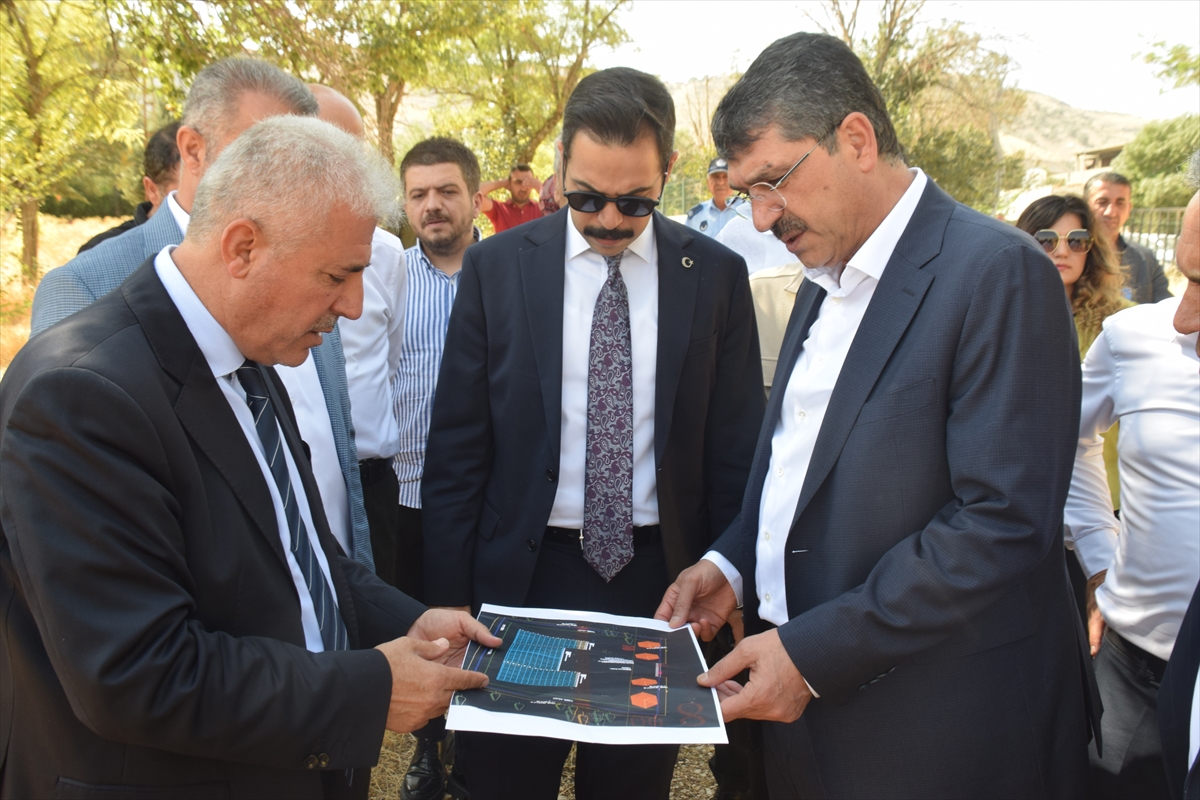 AK Partili Vekil Nasıroğlu, Gercüş'e yapılacak 5 dönümlük Gençlik Merkezi'ni inceledi