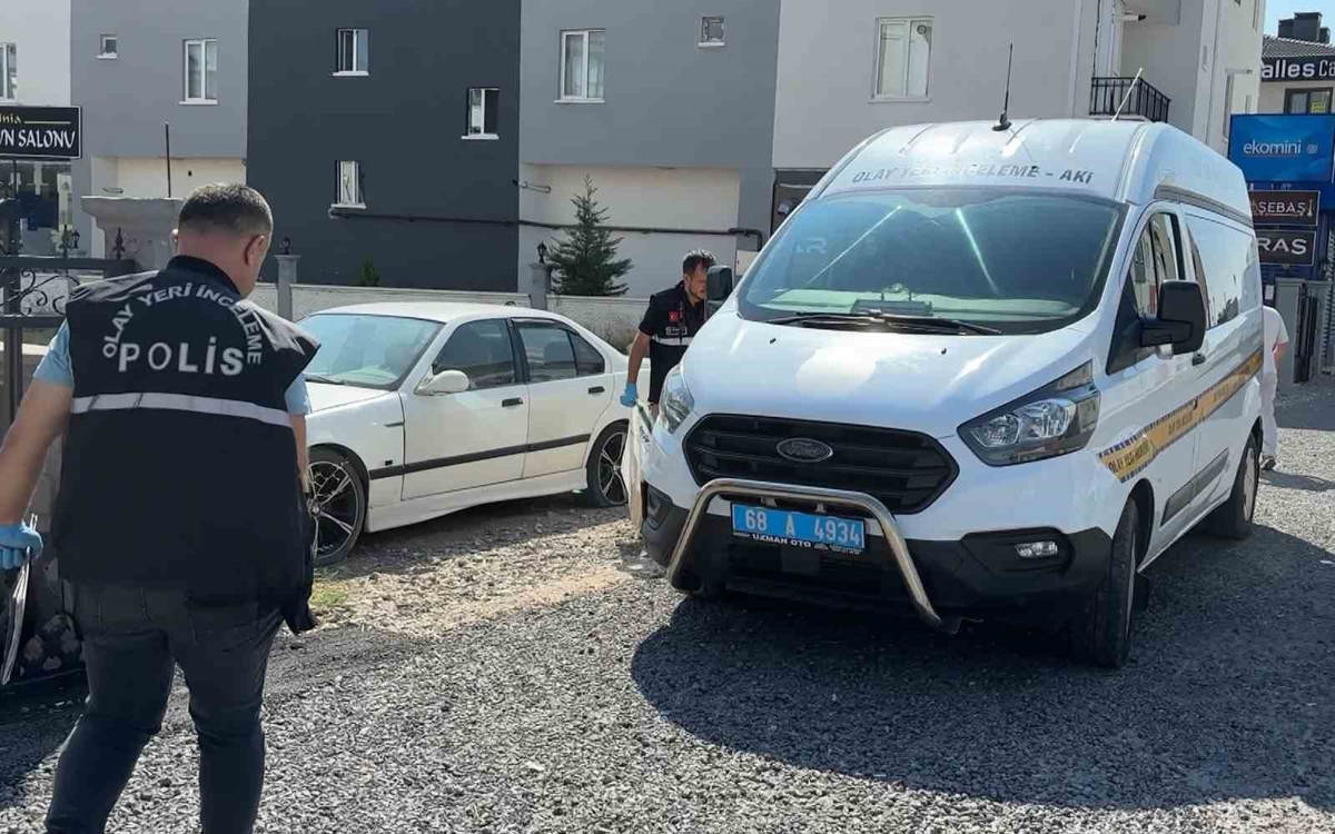 Aksaray'da otobüs şoförleri kavgasında silah ateşlendi, sürücü kalp krizi geçirdi