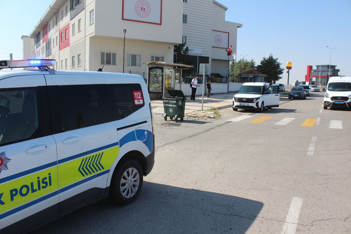 Yurt önündeki durakta 2 el ateş! Aksaray'da halk otobüsü şoförü kalp krizi geçirdi, durumu ağır