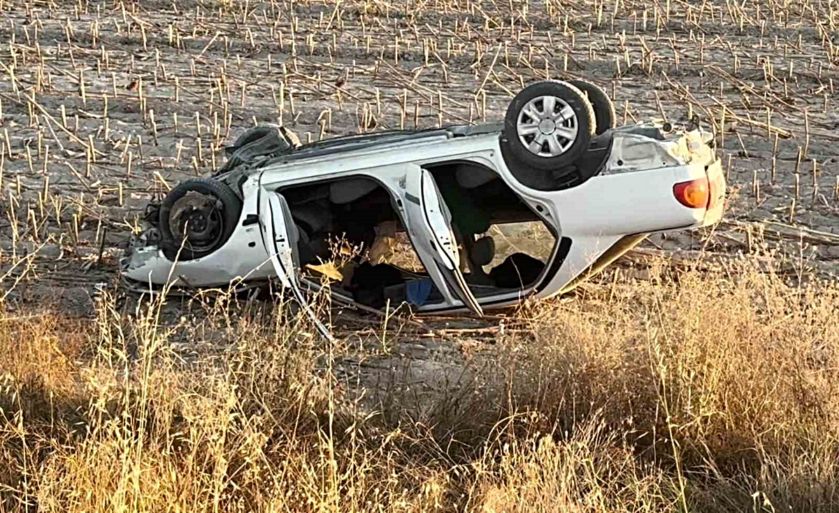 Aksaray Yeşilova'da tarlaya uçan otomobil takla attı, sürücü yaralandı