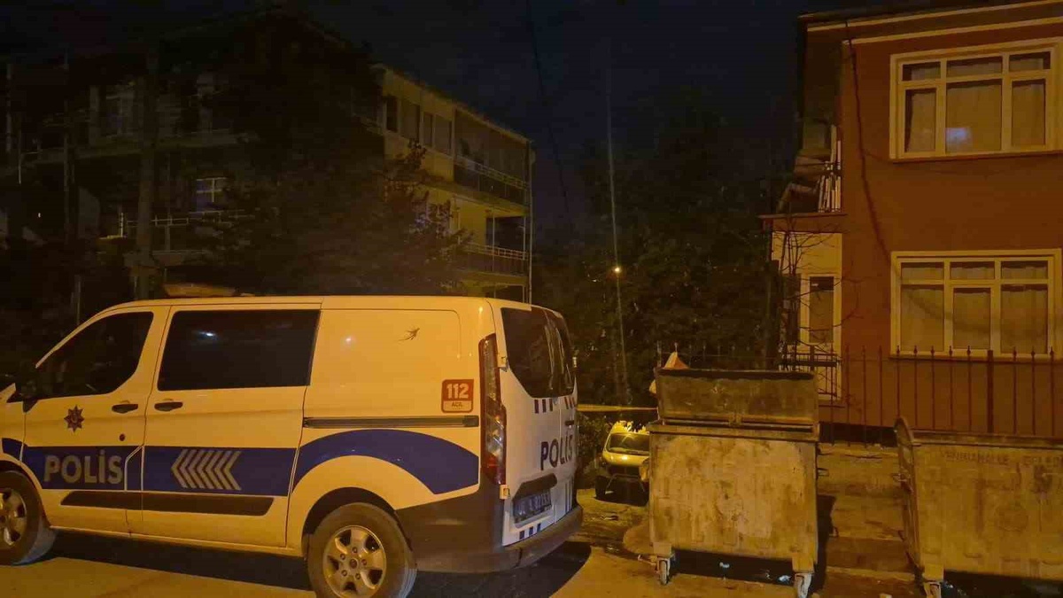 Ankara Yenimahalle'de dairede 3 erkek cesedi bulundu, kurşun ve bıçak yarası saptandı