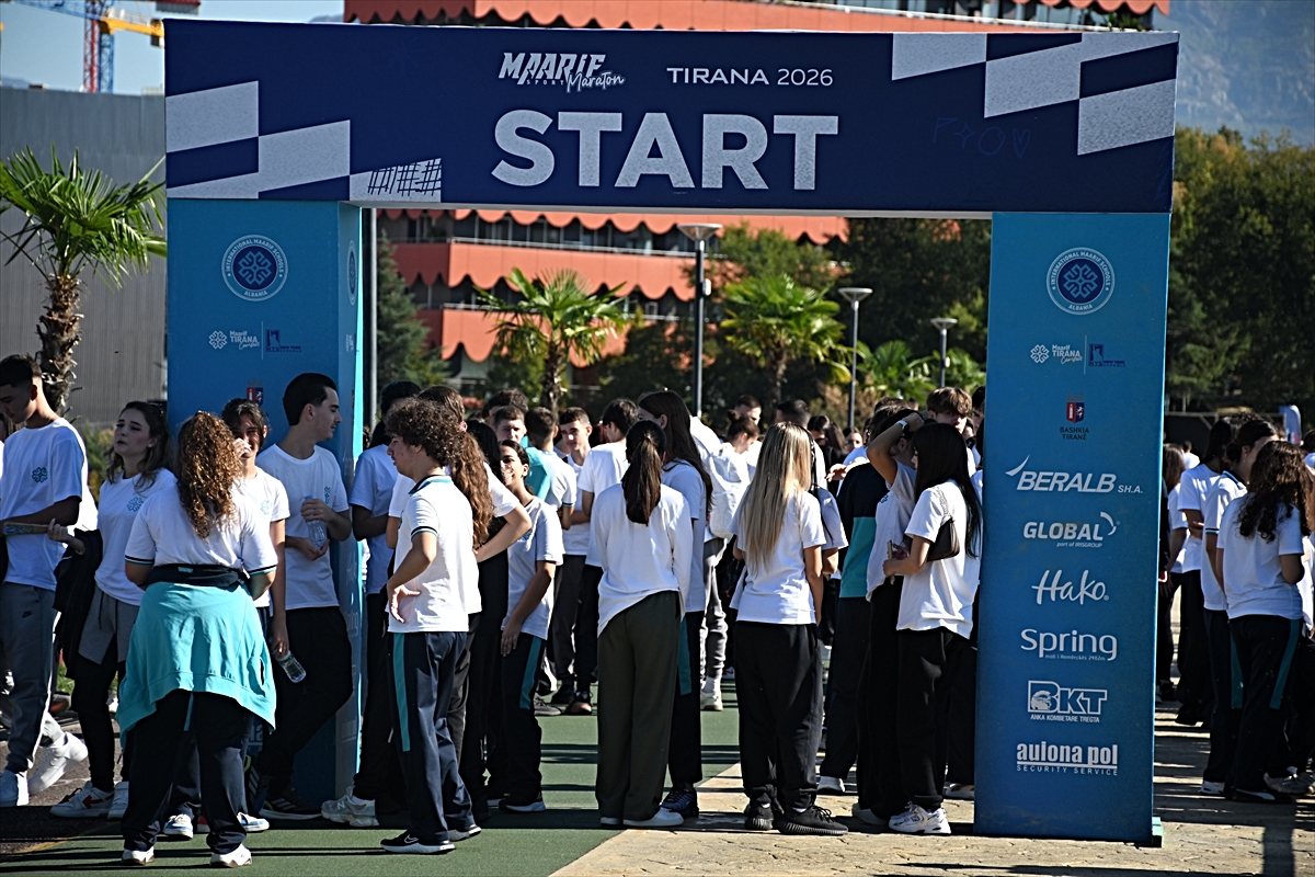 Arnavutluk'ta TMV okullarından öğrenciler, Tiran'da 'Run to school' maratonunda koştu