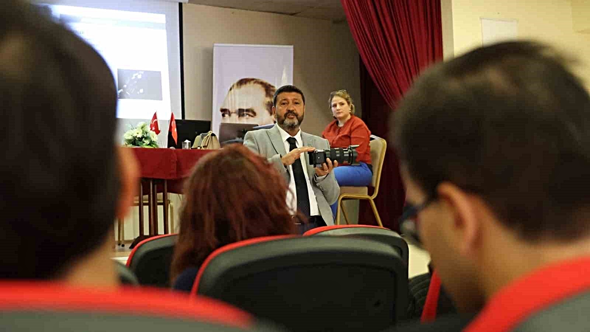Aydın'da 'Kadraj Hazırsa Gelecek Yayında' dijital içerik eğitimi başladı