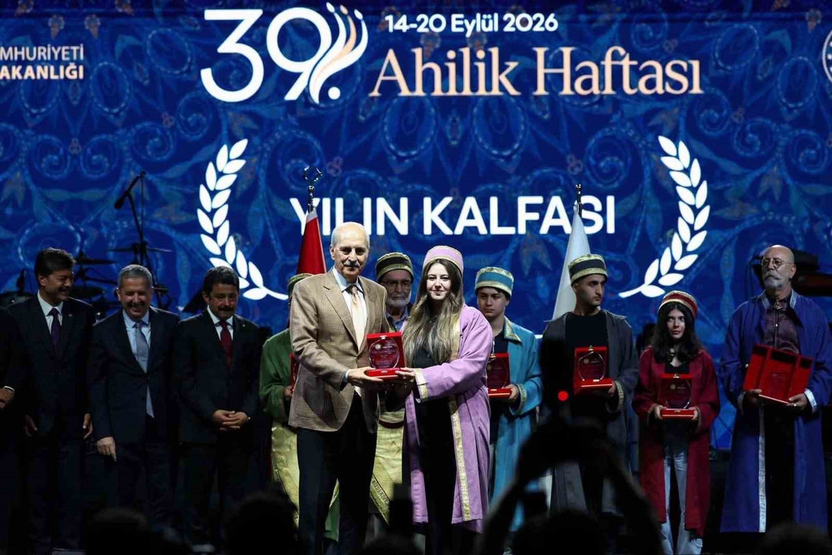Balıkesir'in ilk kadın oto boya ustası Nisanur Eser, Türkiye'de yılın kalfası seçildi