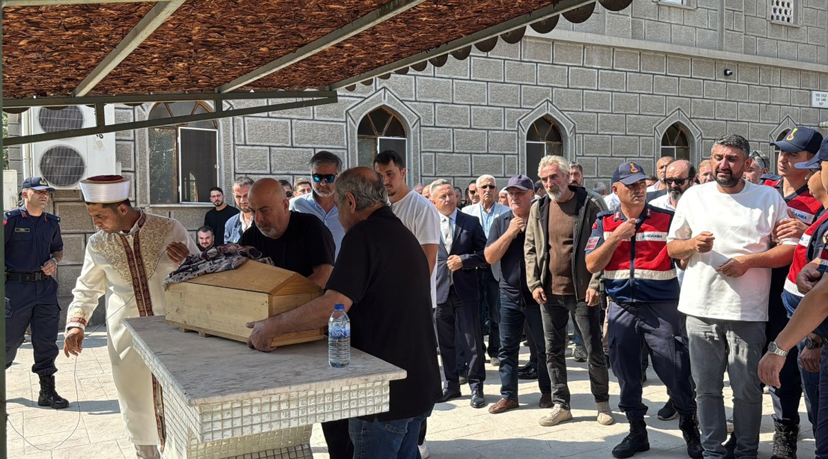 Bartın Amasra'da 3 aylık bebek, aynı kazada ölen annesinin yanına defnedildi