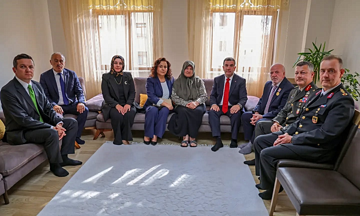 Bayburt Valisi Eldivan, 19 Eylül’de Kıbrıs gazilerini evlerinde ziyaret etti